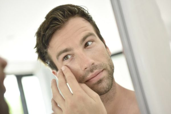 123rfLimited©goodluz. Las cremas antiedad utilizan a menudo conservantes de plata y oro